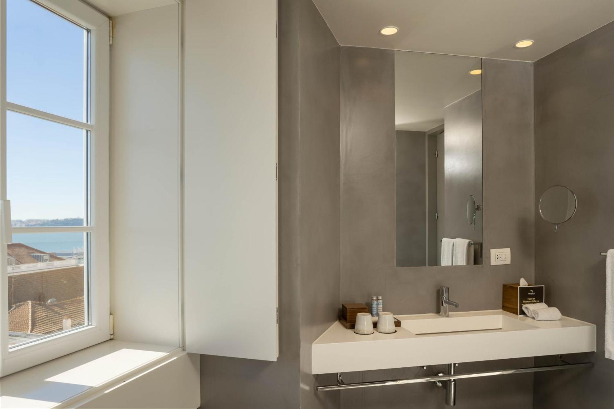Memmo Alfama - Design Hotels (Adults Only) Lisbon Bagian luar foto